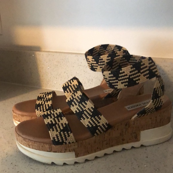 Platform Sandals - Picture 3 of 7